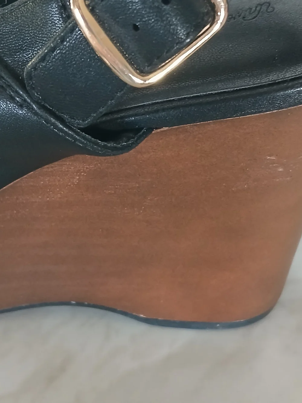 S 6 1/2 Universal Thread Black Crisscross Platform Sandals with Wood-Look Wedge